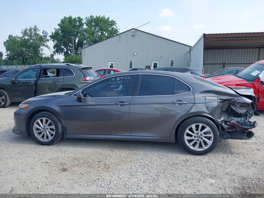 TOYOTA CAMRY - zdjęcie 15