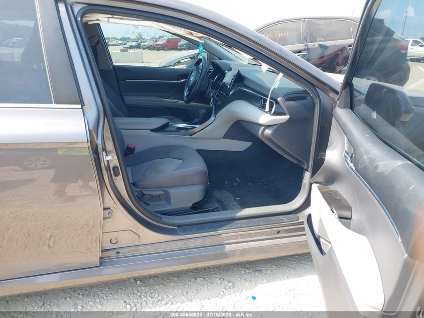 TOYOTA CAMRY - zdjęcie 5