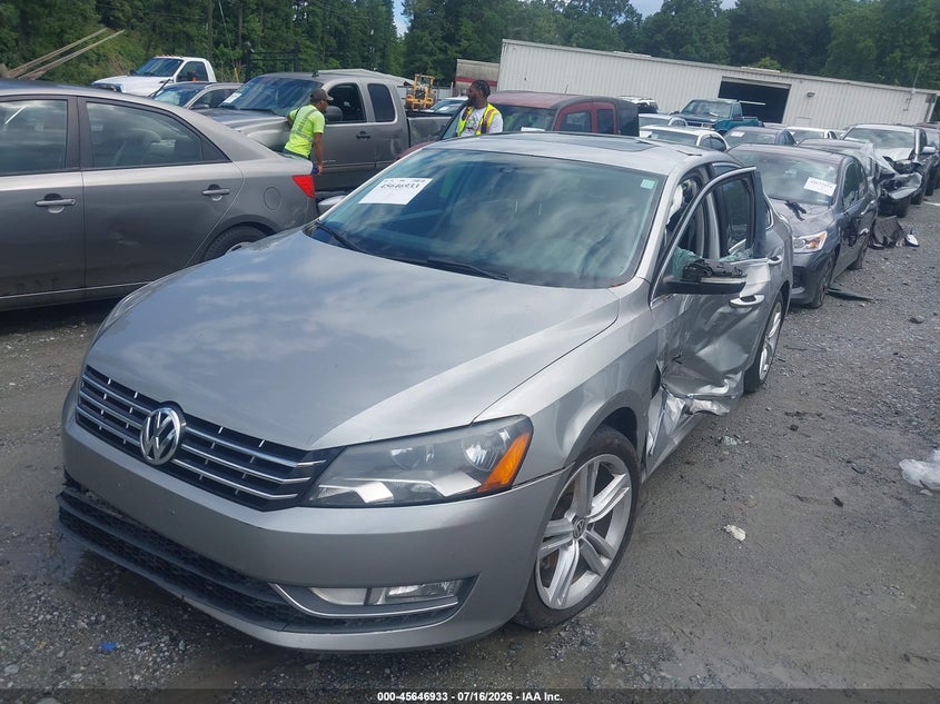 2014 Volkswagen Passat, Левый бок, IAAI, VIN 1VWCN7A3XEC036183 — фото 2
