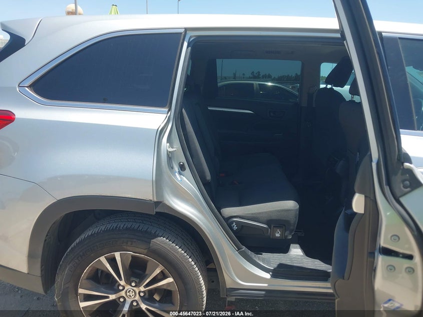 2019 Toyota Highlander Le VIN: 5TDZARFH3KS060568 Lot: 45647023