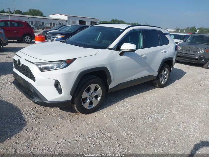 2020 Toyota RAV 4, Град, IAAI, VIN 2T3P1RFV9LC064879 — фото 2