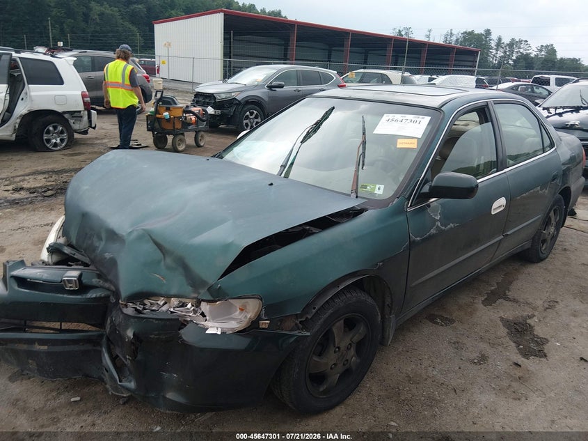 1998 Honda Accord Ex, Front End, IAAI, VIN 1HGCG5652WA260428 — photo 2