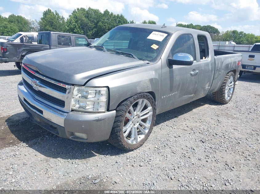 2009 Chevrolet Silverado, Left Front, IAAI, VIN 1GCEK29039Z147291 — photo 2