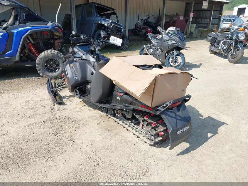 2024 SKI-DOO RENEGADE 900X auction photo 3