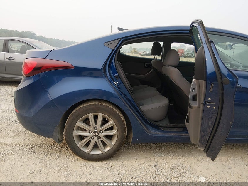 2016 HYUNDAI ELANTRA auction photo 8