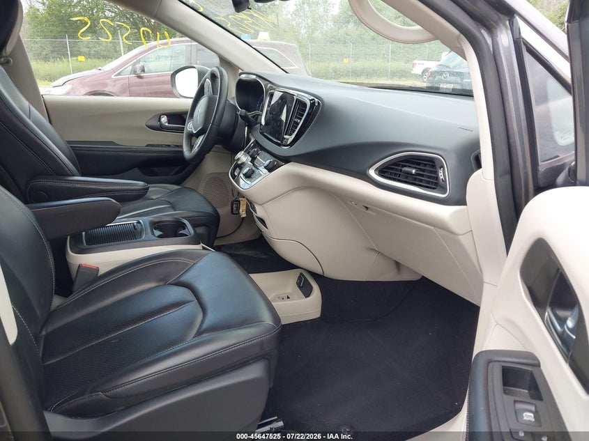 2023 CHRYSLER PACIFICA auction photo 5