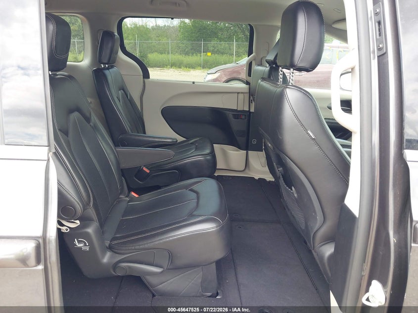 2023 CHRYSLER PACIFICA auction photo 8