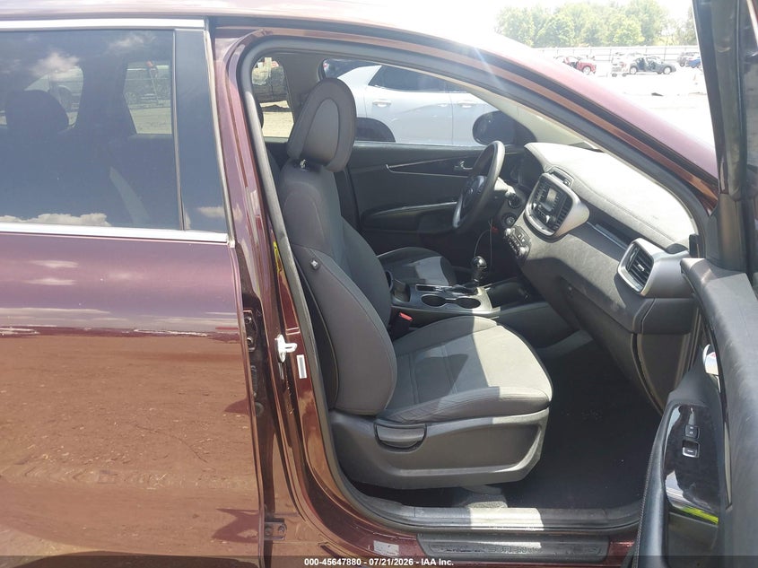 2016 KIA SORENTO auction photo 5