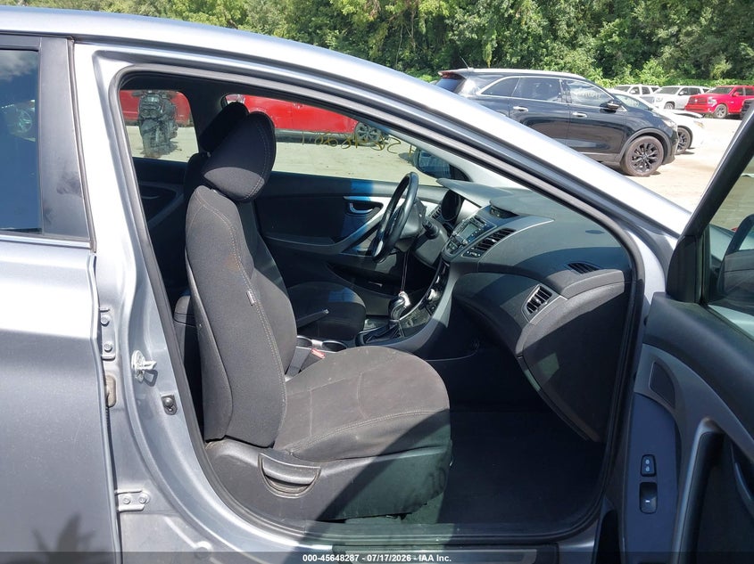 2016 HYUNDAI ELANTRA auction photo 5