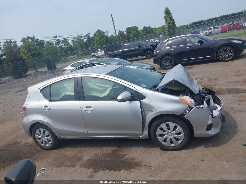 2013 TOYOTA PRIUS C TWO · Фото 12