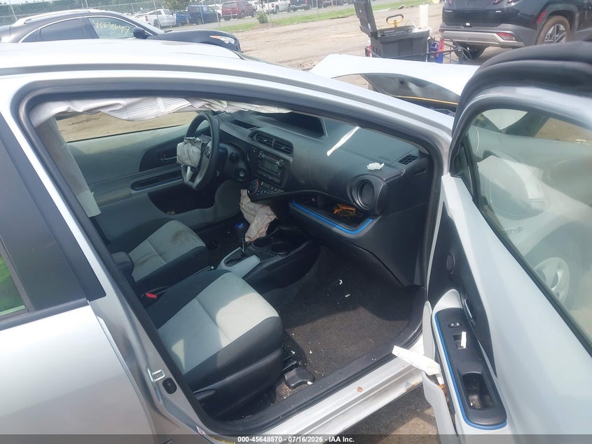 2013 TOYOTA PRIUS C TWO · Фото 5