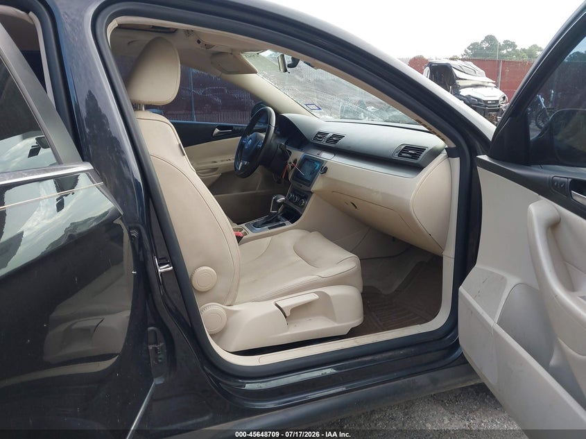 2010 VOLKSWAGEN PASSAT auction photo 5
