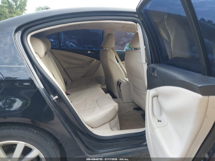 2010 VOLKSWAGEN PASSAT auction photo 8