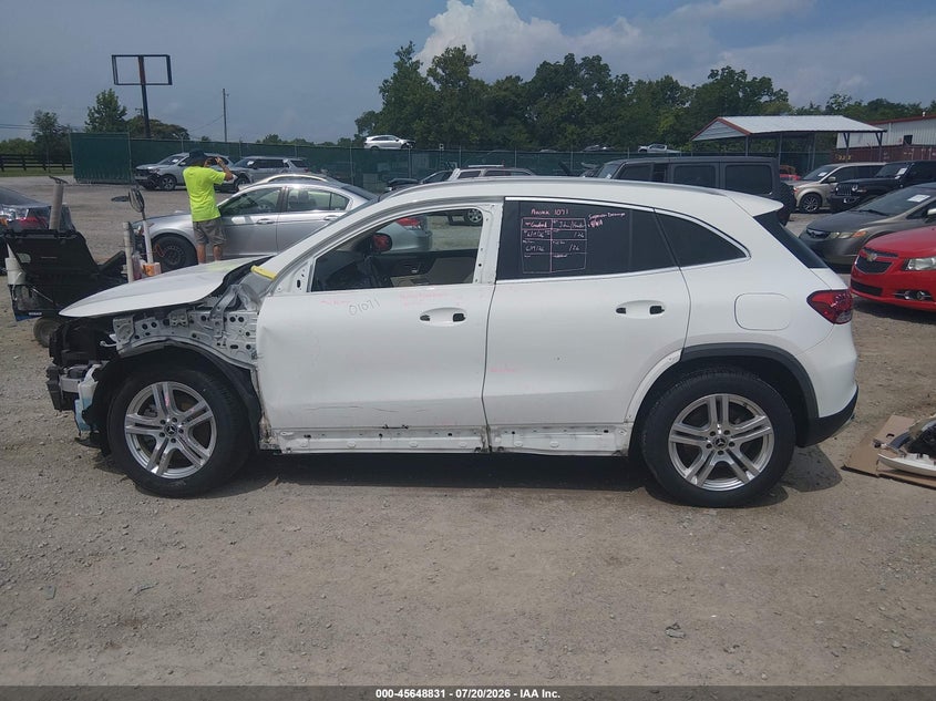 MERCEDES-BENZ GLA 250 - zdjęcie 15