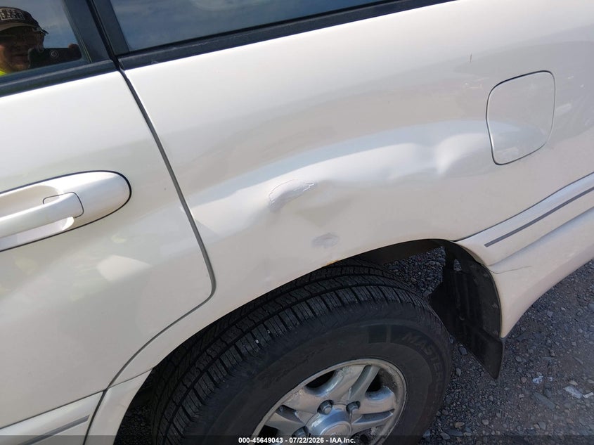 2001 LEXUS LX 470 auction photo 6