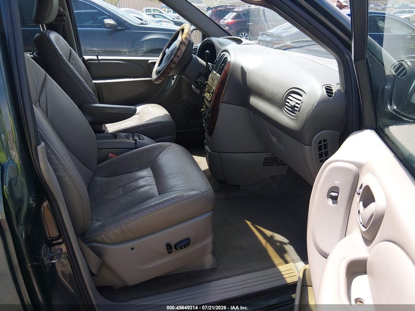 2001 CHRYSLER TOWN & COUNTRY auction photo 5