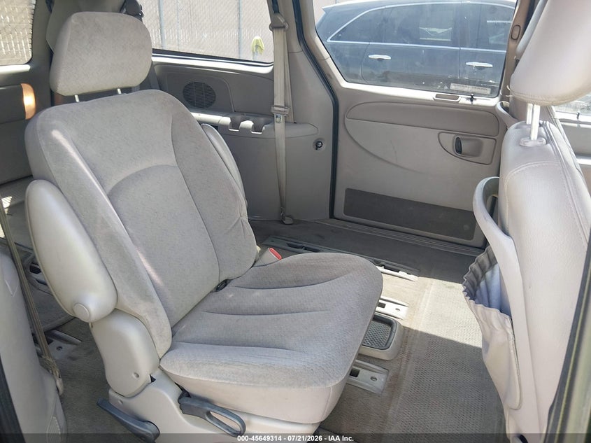 2001 CHRYSLER TOWN & COUNTRY auction photo 8