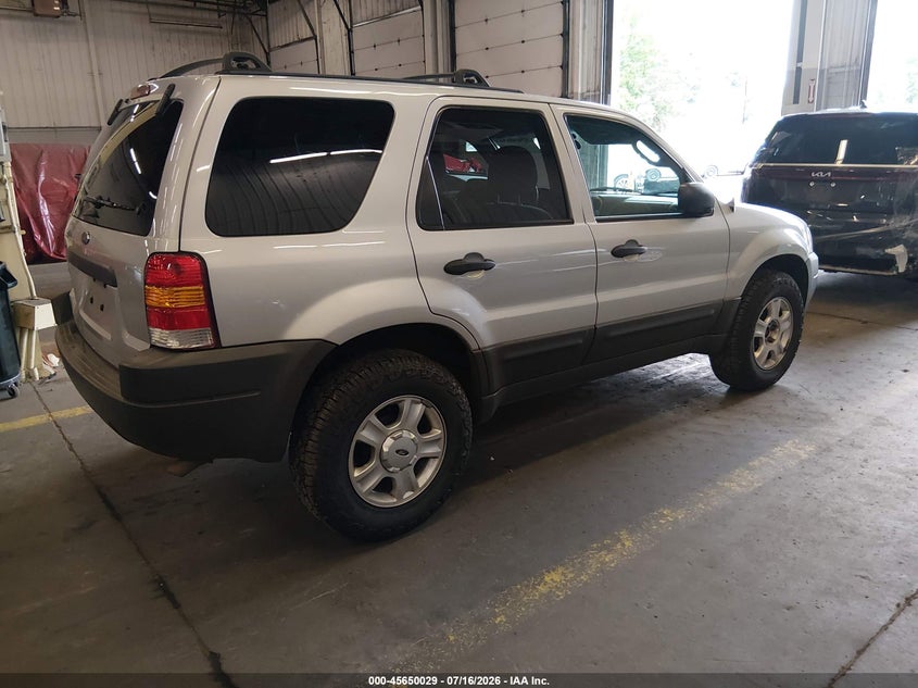 2004 FORD ESCAPE auction photo 4