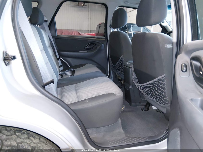 2004 FORD ESCAPE auction photo 8