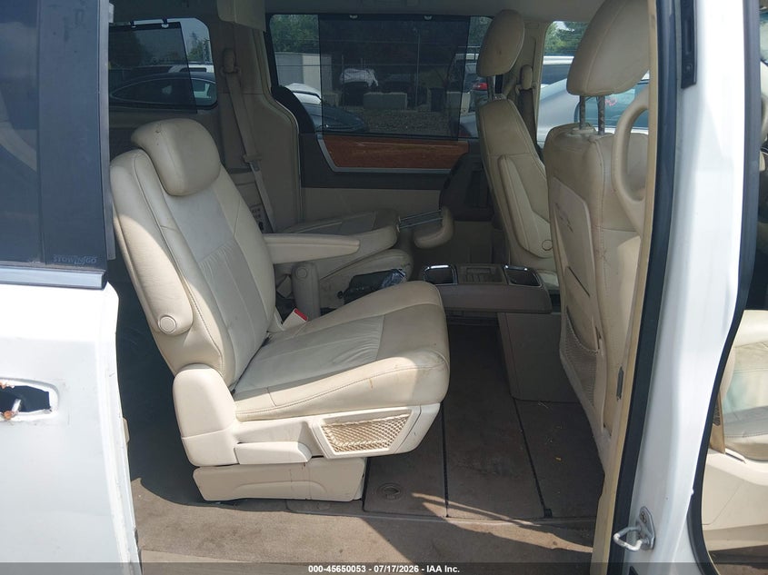 2008 Chrysler Town & Country Limited VIN: 2A8HR64X68R735045 Lot: 45650053
