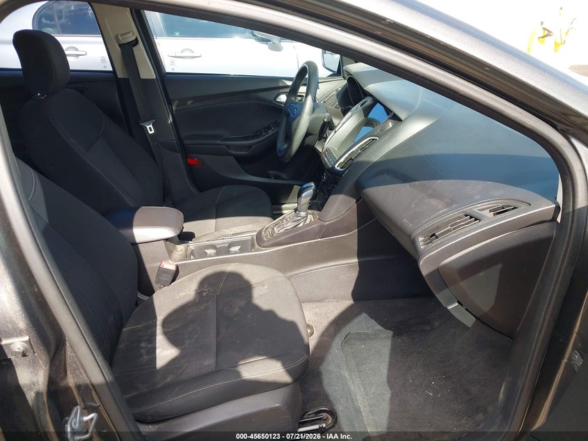 2015 Ford Focus Se VIN: 1FADP3K26FL370511 Lot: 45650123