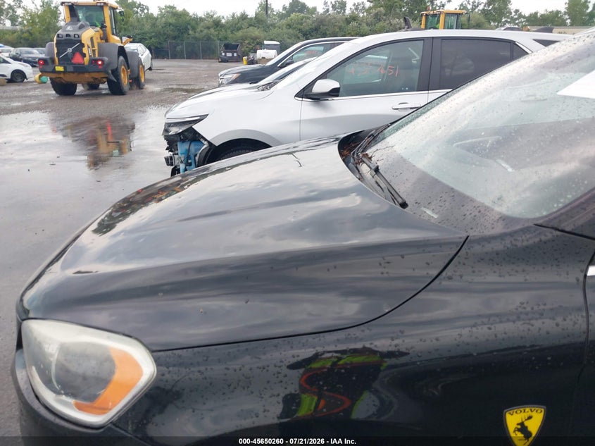2016 VOLVO XC60 auction photo 6