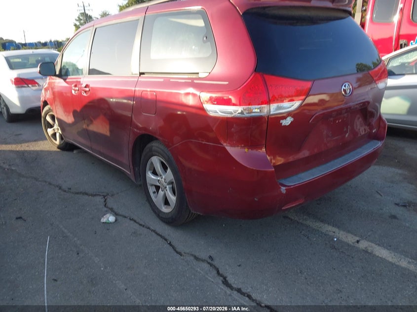 2011 TOYOTA SIENNA auction photo 3