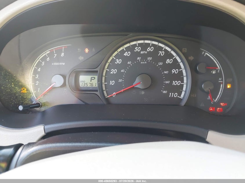 2011 TOYOTA SIENNA auction photo 7