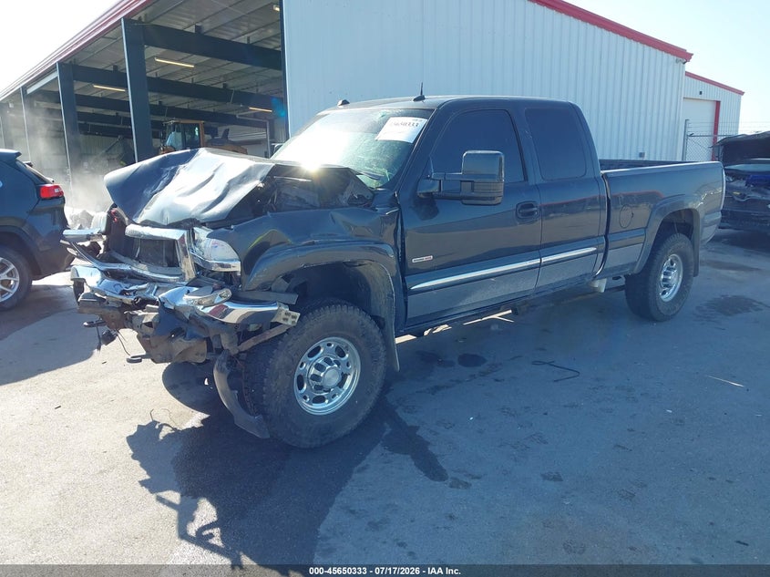 2004 GMC SIERRA 2500HD auction photo 2