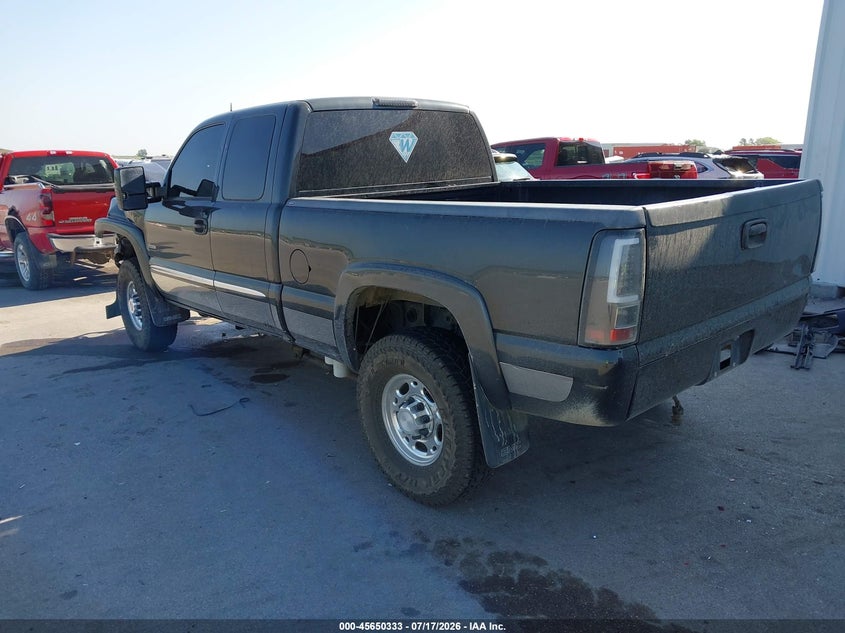 2004 GMC SIERRA 2500HD auction photo 3