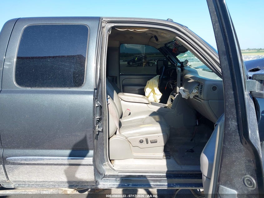 2004 GMC SIERRA 2500HD auction photo 5