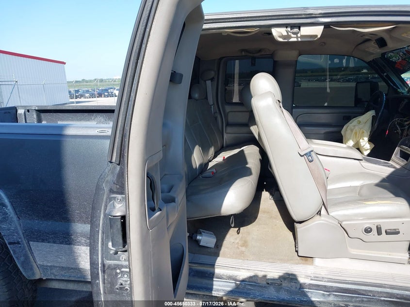 2004 GMC SIERRA 2500HD auction photo 8