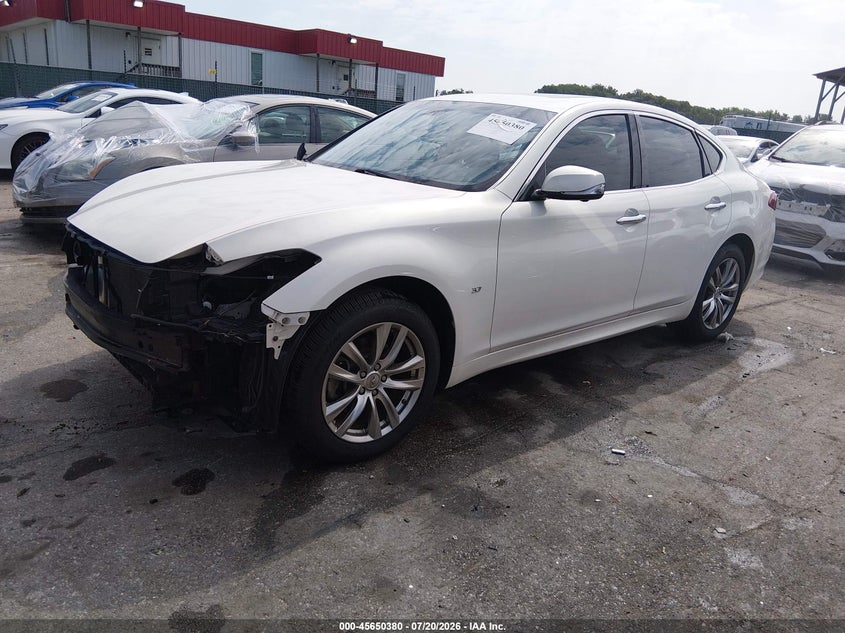 2015 INFINITI Q70 auction photo 2