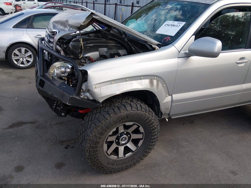 2004 LEXUS GX 470 auction photo 6