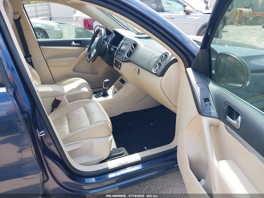 2012 VOLKSWAGEN TIGUAN auction photo 5