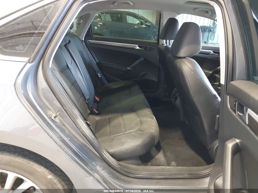 2016 Volkswagen Passat 1.8T Se VIN: 1VWBS7A34GC040012 Lot: 45650978