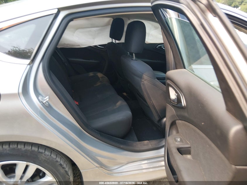 2015 CHRYSLER 200 auction photo 8
