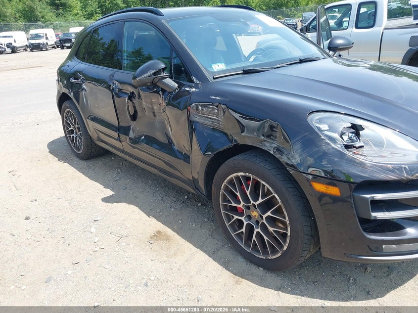 2017 Porsche Macan Turbo VIN: WP1AF2A52HLB61077 Lot: 45651283