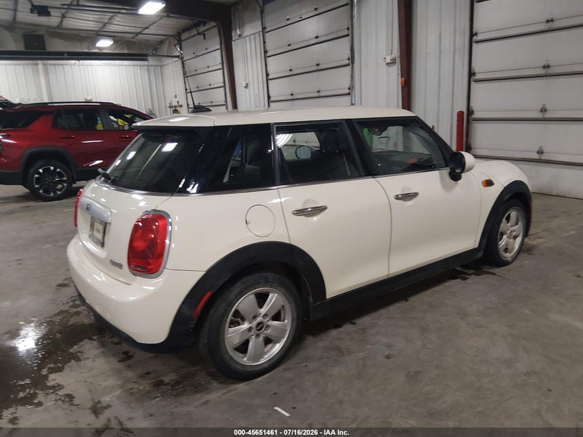 2015 Mini Hardtop Cooper VIN: WMWXS5C52FT831985 Lot: 45651461