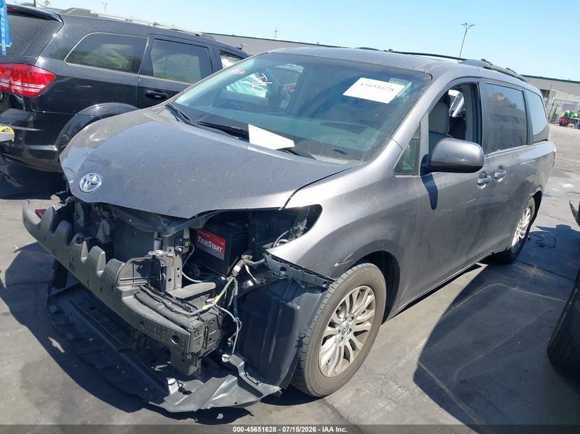2017 Toyota Sienna, Rear, IAAI, VIN 5TDYZ3DC4HS852830 — photo 2