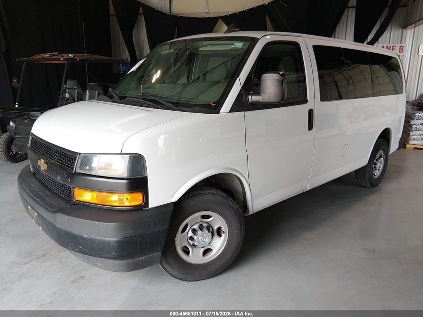2020 Chevrolet Express Passenger Rwd 2500 Regular Wheelbase Ls, Обычный износ, IAAI, VIN 1GAWGEFP6L1255914 — фото 2