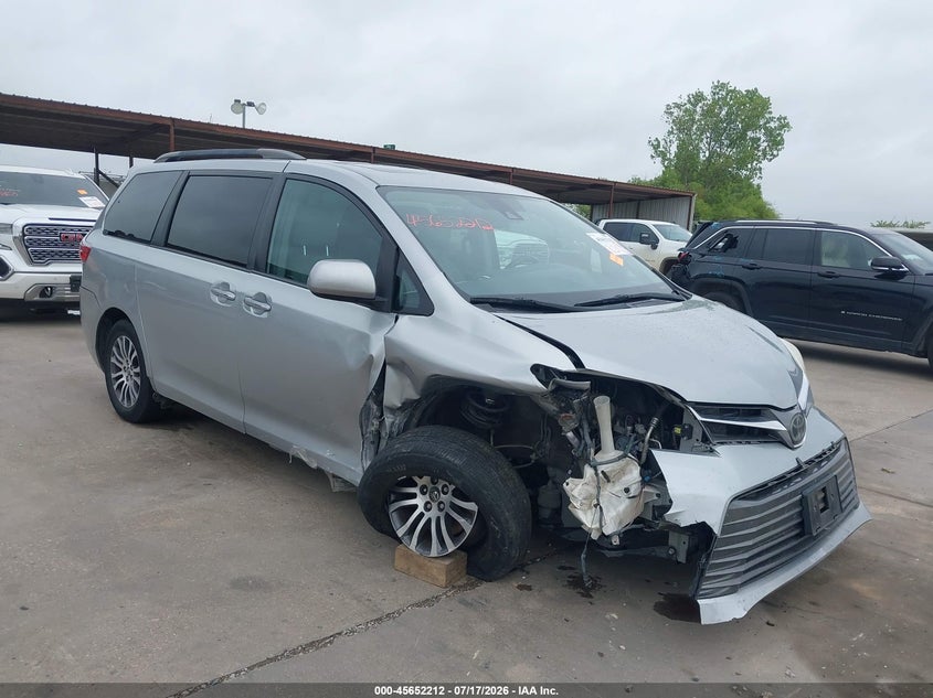 TOYOTA SIENNA - zdjęcie 1