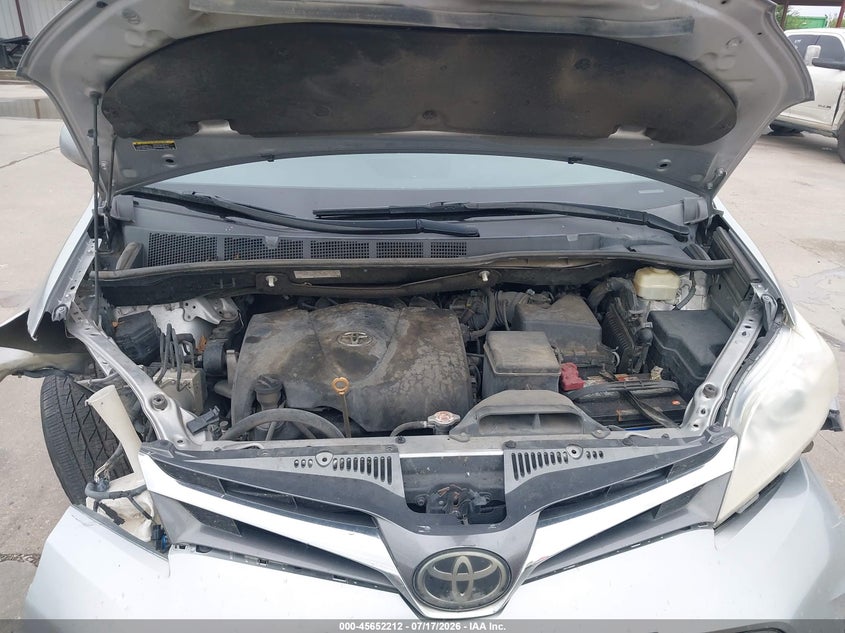 TOYOTA SIENNA - zdjęcie 10