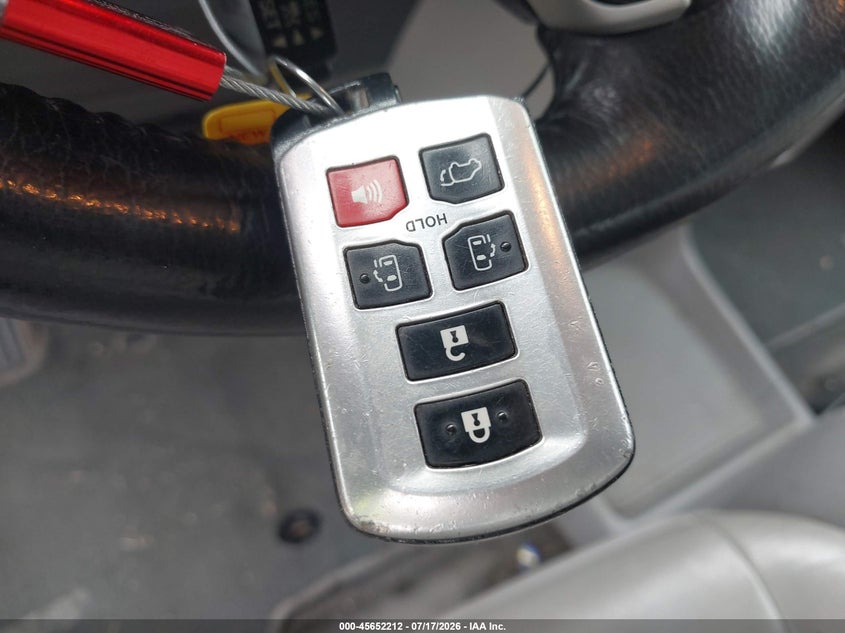 TOYOTA SIENNA - zdjęcie 11