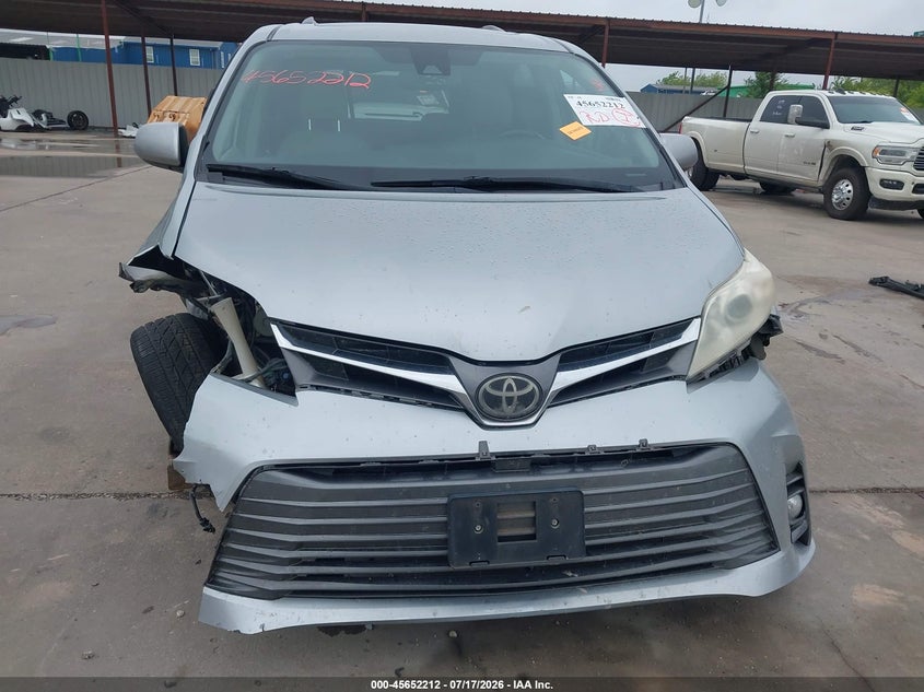 TOYOTA SIENNA - zdjęcie 13