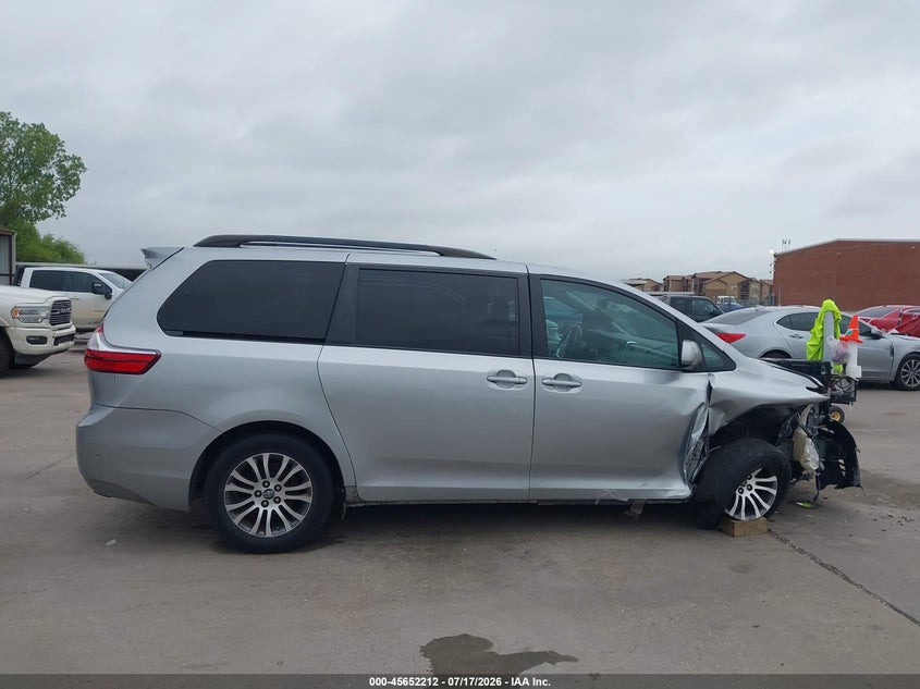TOYOTA SIENNA - zdjęcie 14