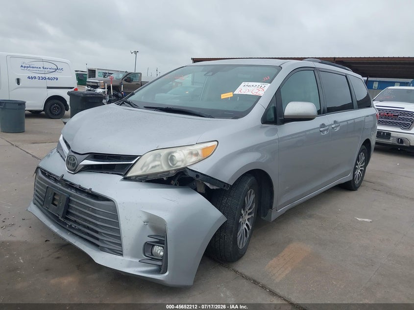 TOYOTA SIENNA - zdjęcie 2