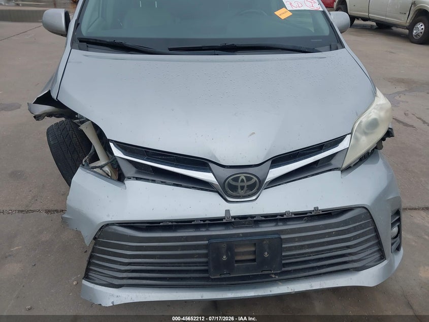 TOYOTA SIENNA - zdjęcie 6