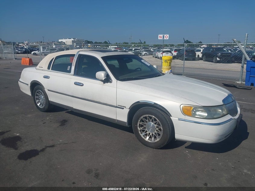 2002 Lincoln Town Car