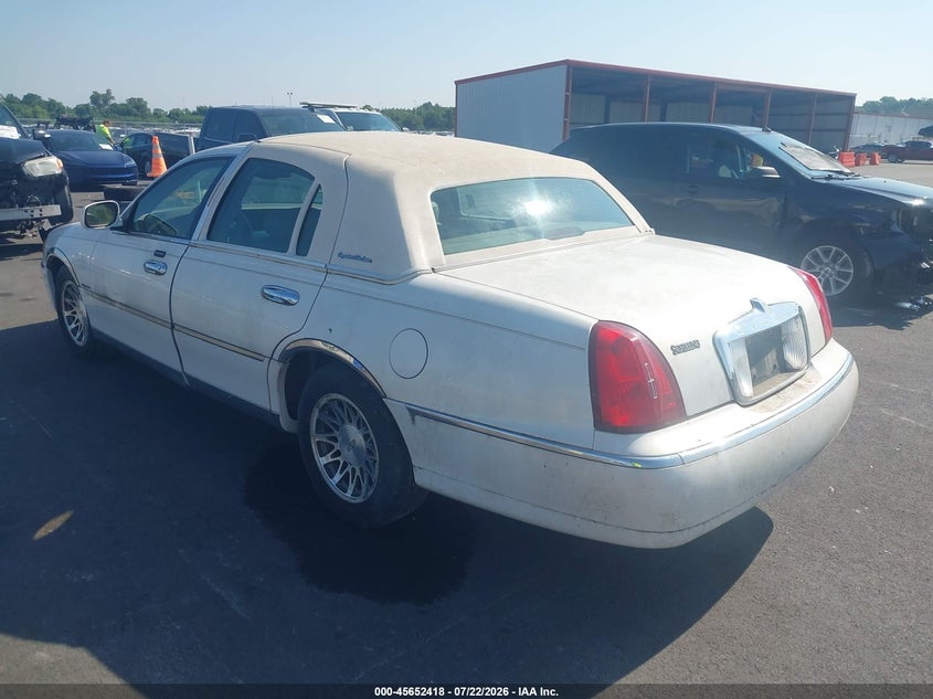 2002 LINCOLN TOWN CAR auction photo 3